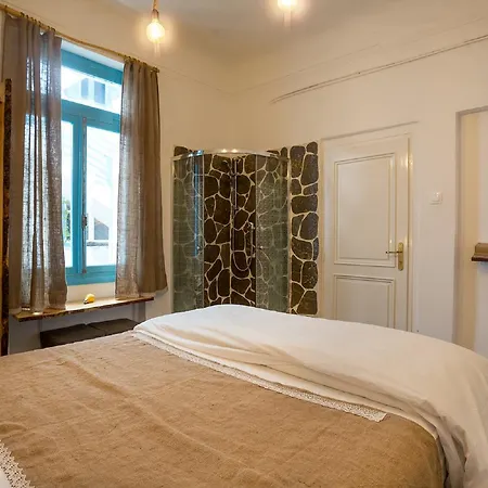 The House Hostel Athens